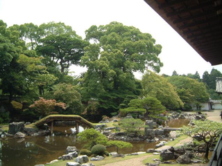 Illustration for article titled Bad Tourists Lead to Photography Ban at Japanese Temples